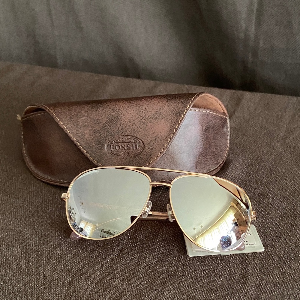New Fossil Rose Gold Aviator Sunglasses with Mirrored Lenses and Brown Case